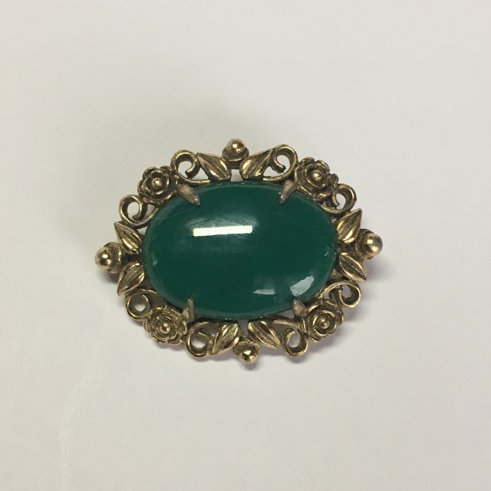 Antique✨ chalcedony pin